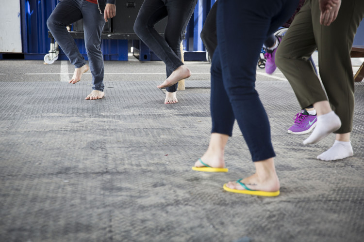 Siamese Tíre practising in suitable beach shoes