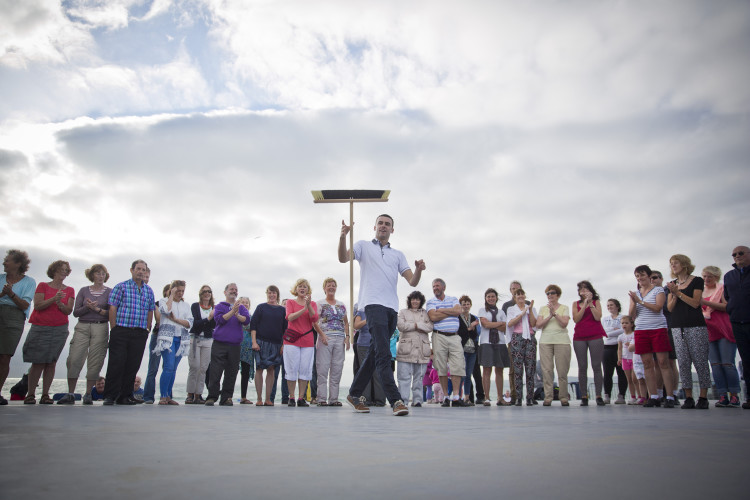 Brush dance in Paddy Hanafin's céilí